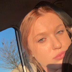 Meet your Posher, Caitlin